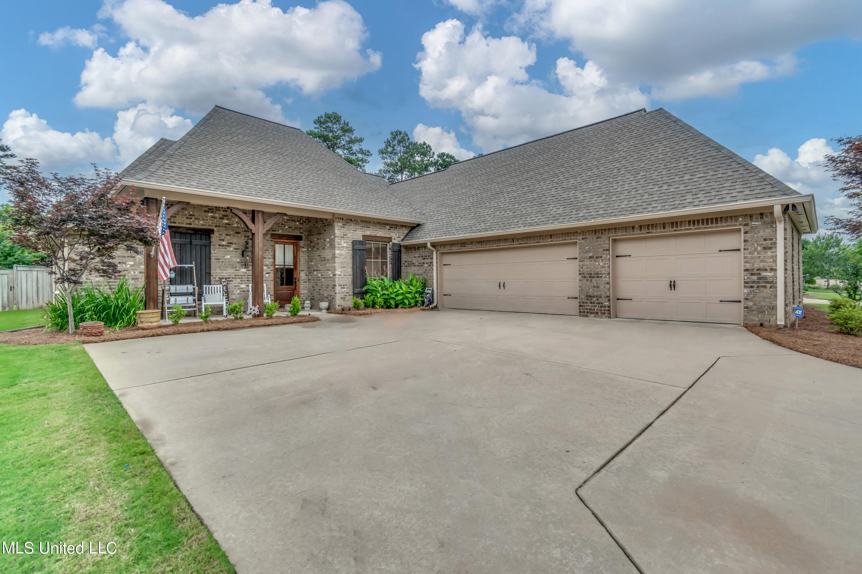 110 Grayhawk Drive Madison, MS 39110 - Photo 2 of 65 110 Grayhawk Dr-63