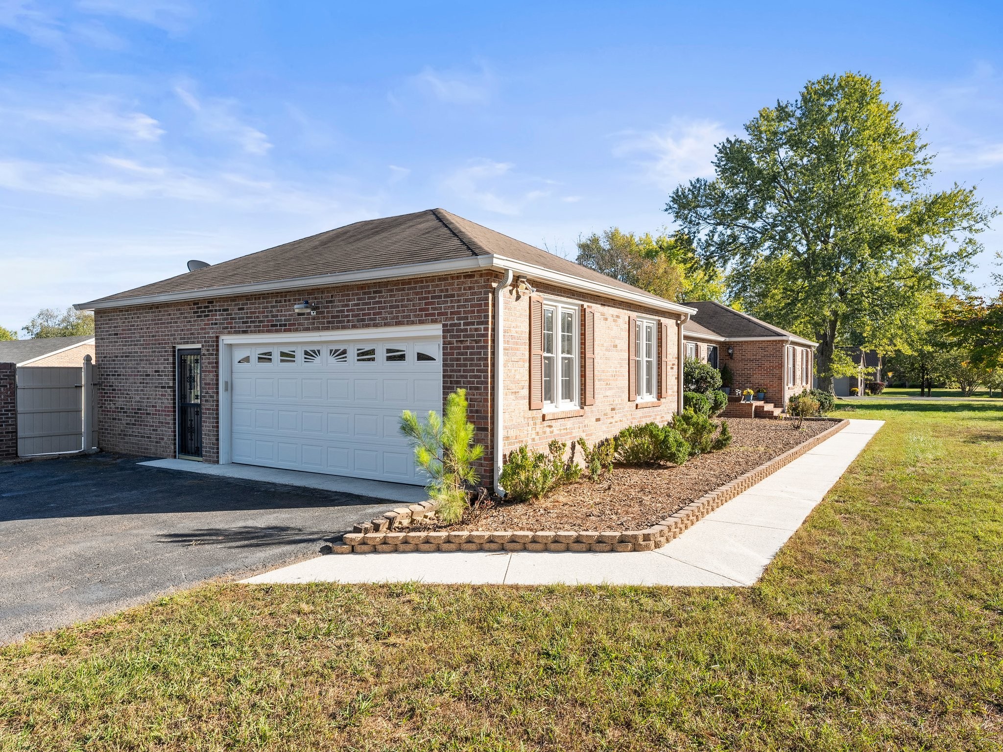104 12 Oaks Road Tullahoma, TN 37388 - Photo 4 of 41 a front view of a house with garden