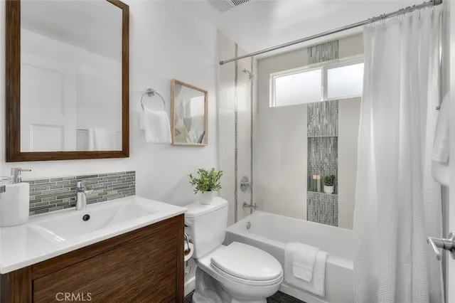 $2,199,000 | 2828 Military Avenue, Rancho Park, CA 90064