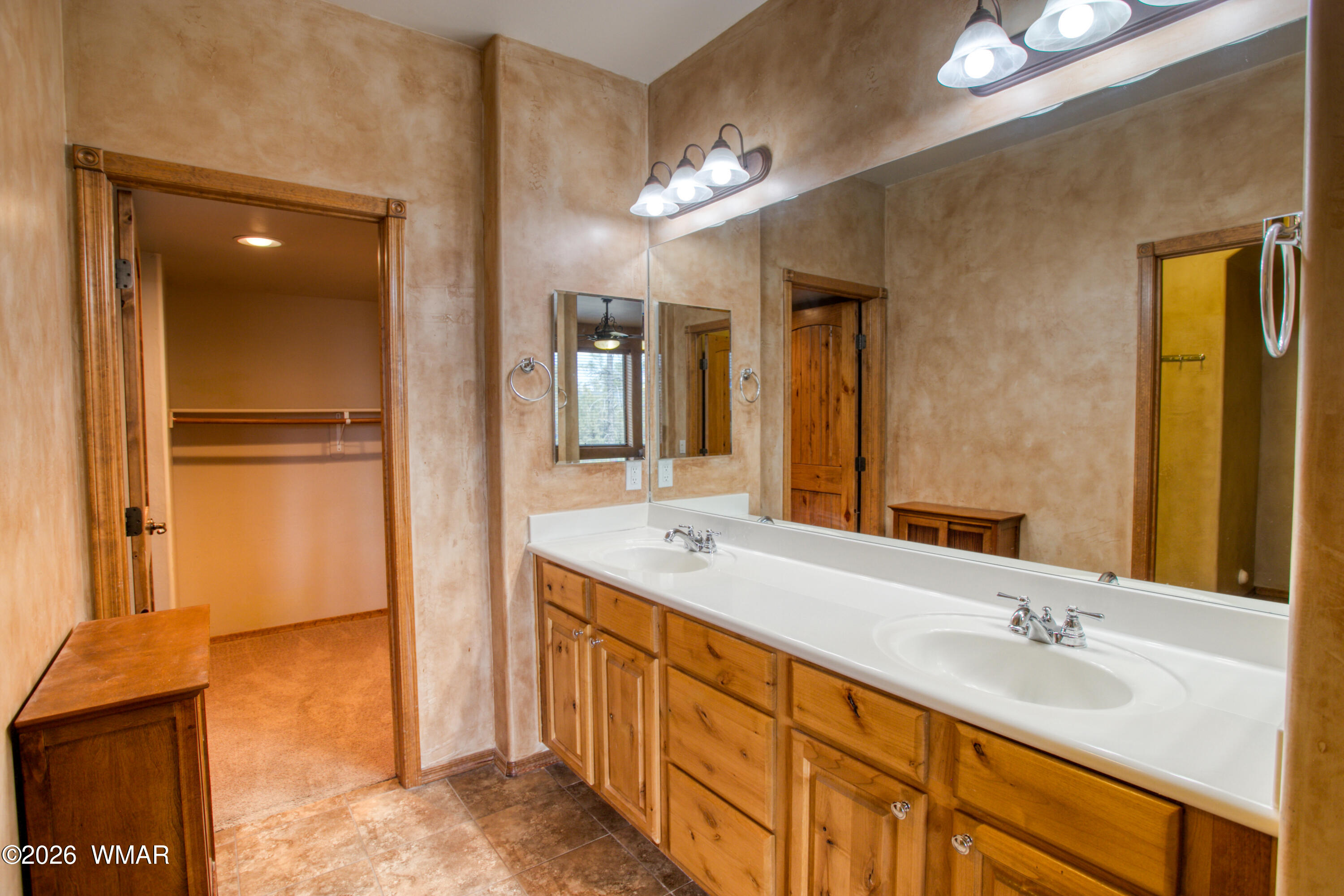 2970 West Villa Loop Show Low, AZ 85901 - Photo 15 of 50 Primary Bathroom