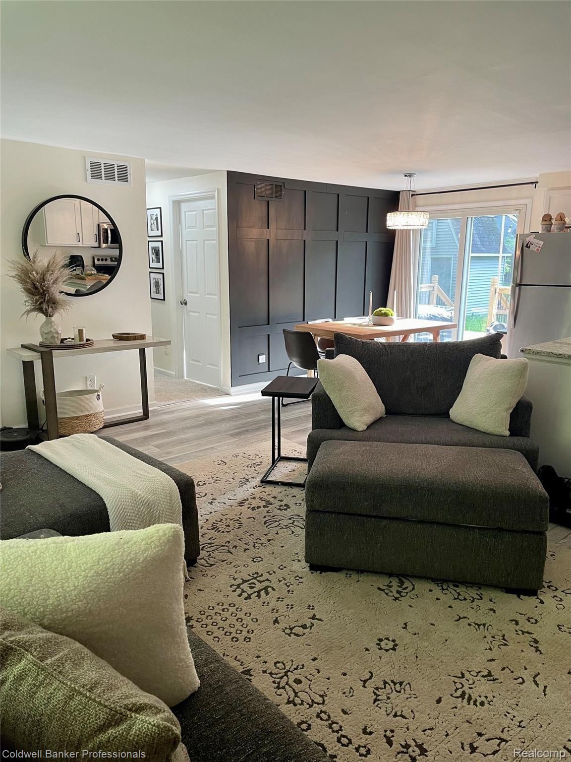 Living Room 2.jpg