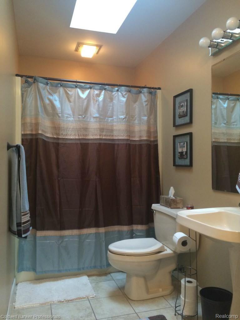4064 East Coldwater Road Flint, MI 48506 - Photo 21 of 53 IMG_3271.jpg