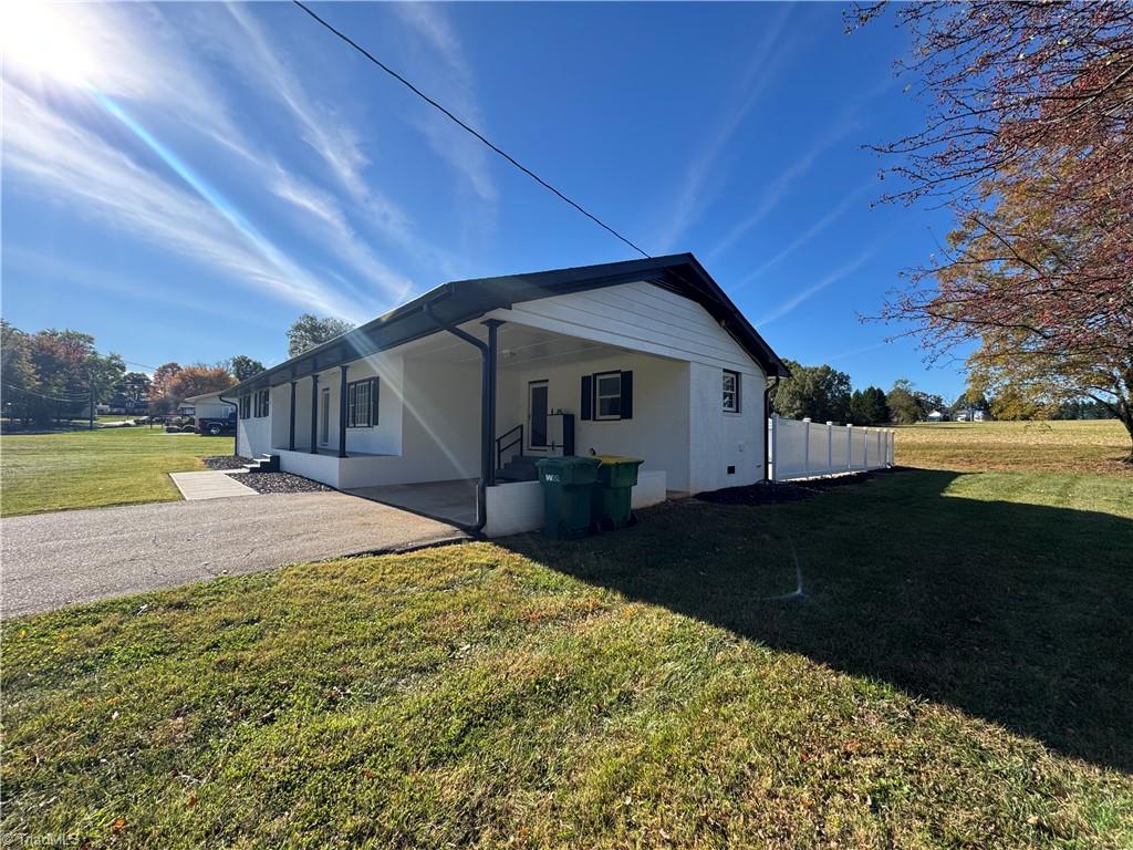 209 Freeman Street Dobson, NC 27017 - Photo 4 of 26