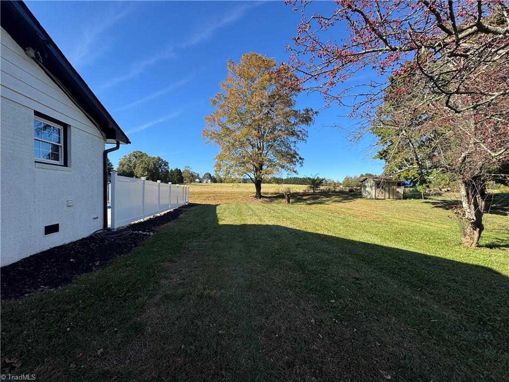 209 Freeman Street Dobson, NC 27017 - Photo 5 of 26