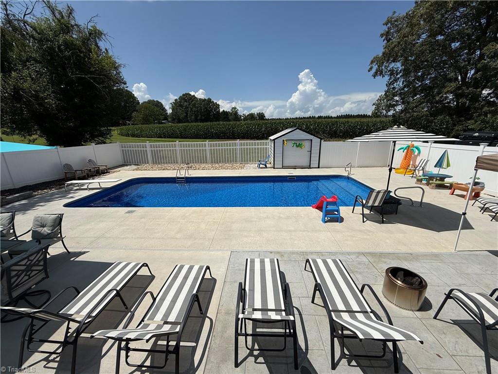 209 Freeman Street Dobson, NC 27017 - Photo 7 of 26