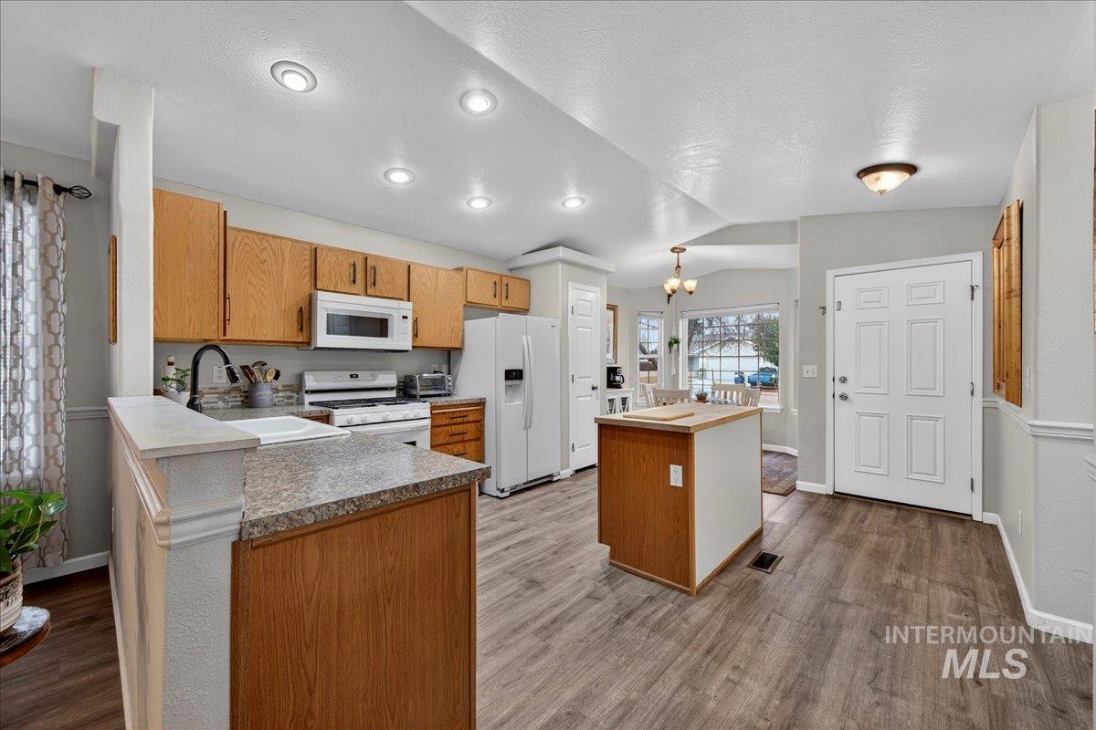 827 Mason Loop Nampa, ID 83686 - Photo 6 of 32