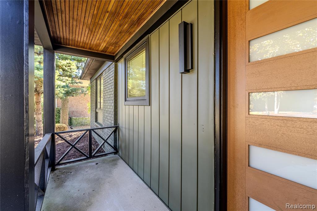 5539 Raven Road Bloomfield Hills, MI 48301 - Photo 2 of 33
