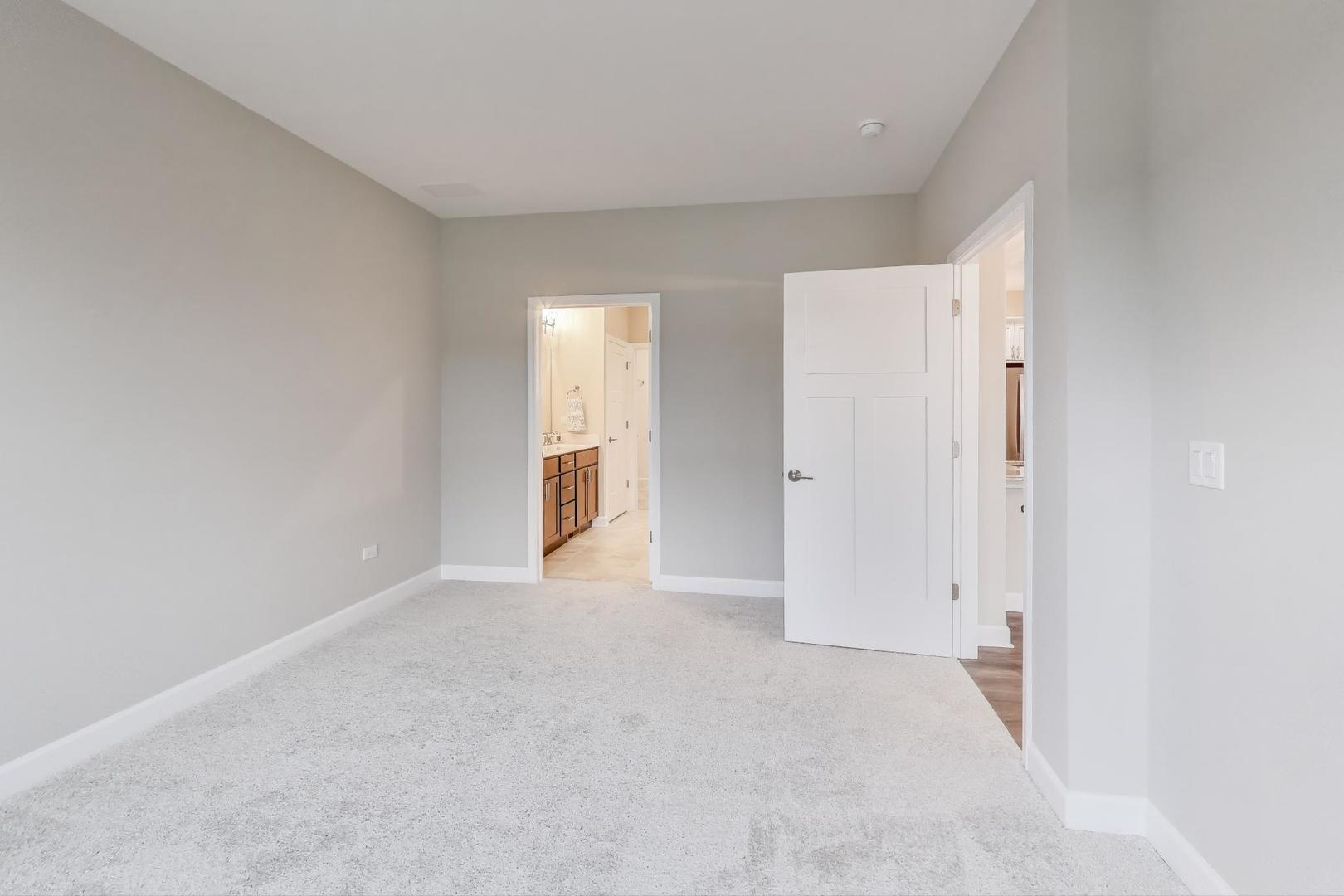 387 Masters Drive Addison, IL 60101 - Photo 11 of 26 a view of an empty room