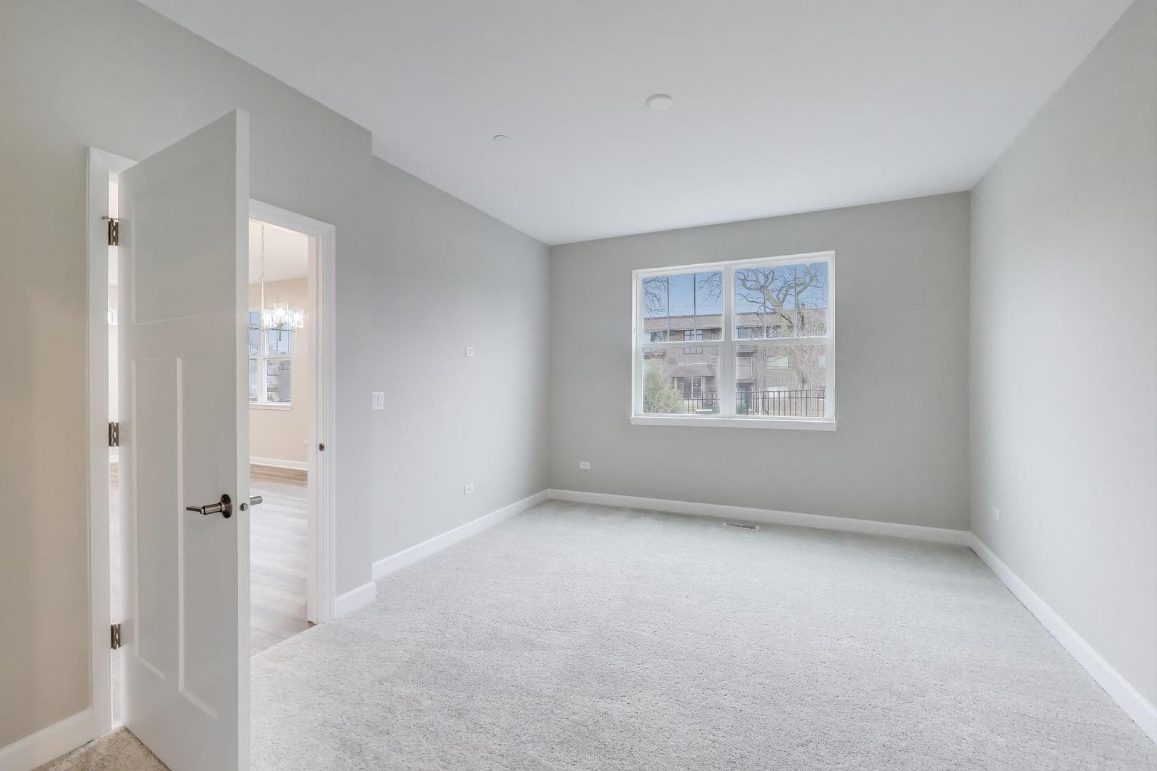 387 Masters Drive Addison, IL 60101 - Photo 9 of 26 a view of an empty room with a window