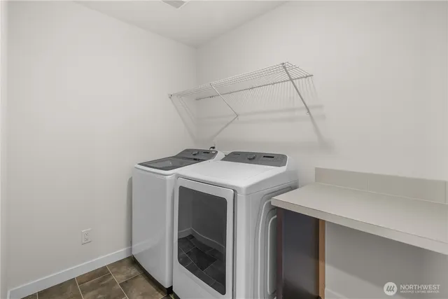 a view of a backyard with pathway