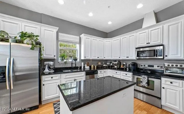 $4,000 | 400 14th Avenue North, Unit D, Jacksonville Beach, FL 32250