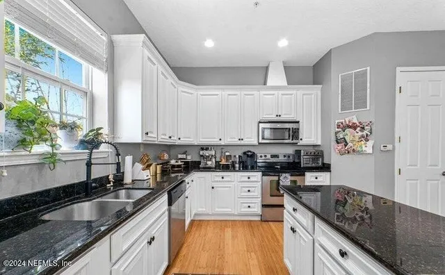 $4,000 | 400 14th Avenue North, Unit D, Jacksonville Beach, FL 32250