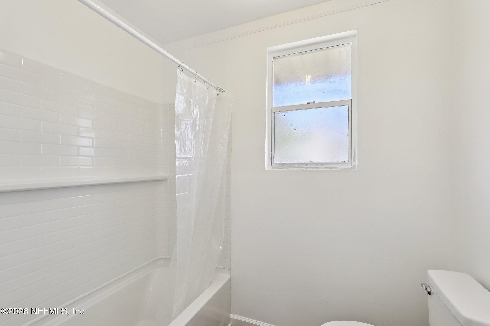 54031 Sheffield Road Callahan, FL 32011 - Photo 34 of 59 a bathroom with a bathtub