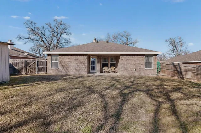 $250,000 | 508 Logan Drive, Azle, TX 76020