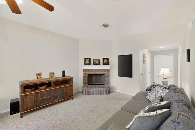 $250,000 | 508 Logan Drive, Azle, TX 76020