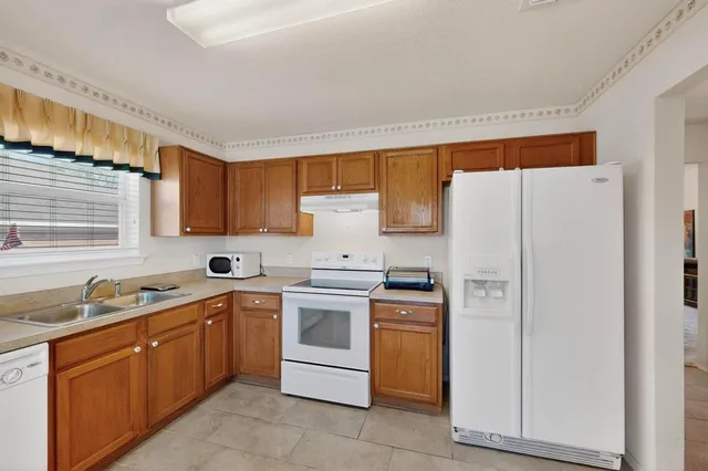 $250,000 | 508 Logan Drive, Azle, TX 76020