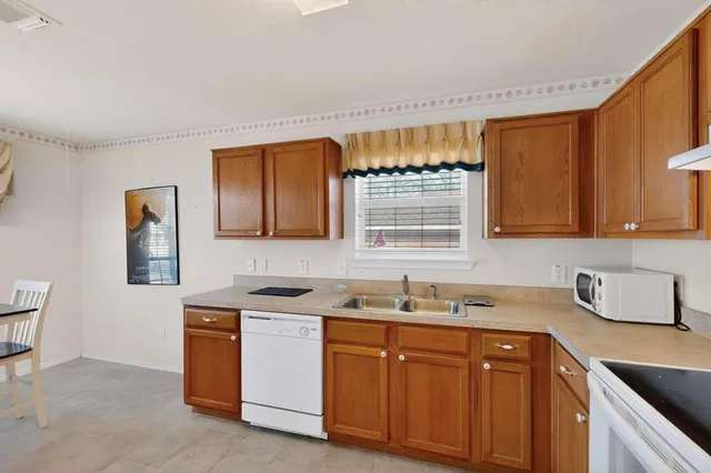 $250,000 | 508 Logan Drive, Azle, TX 76020