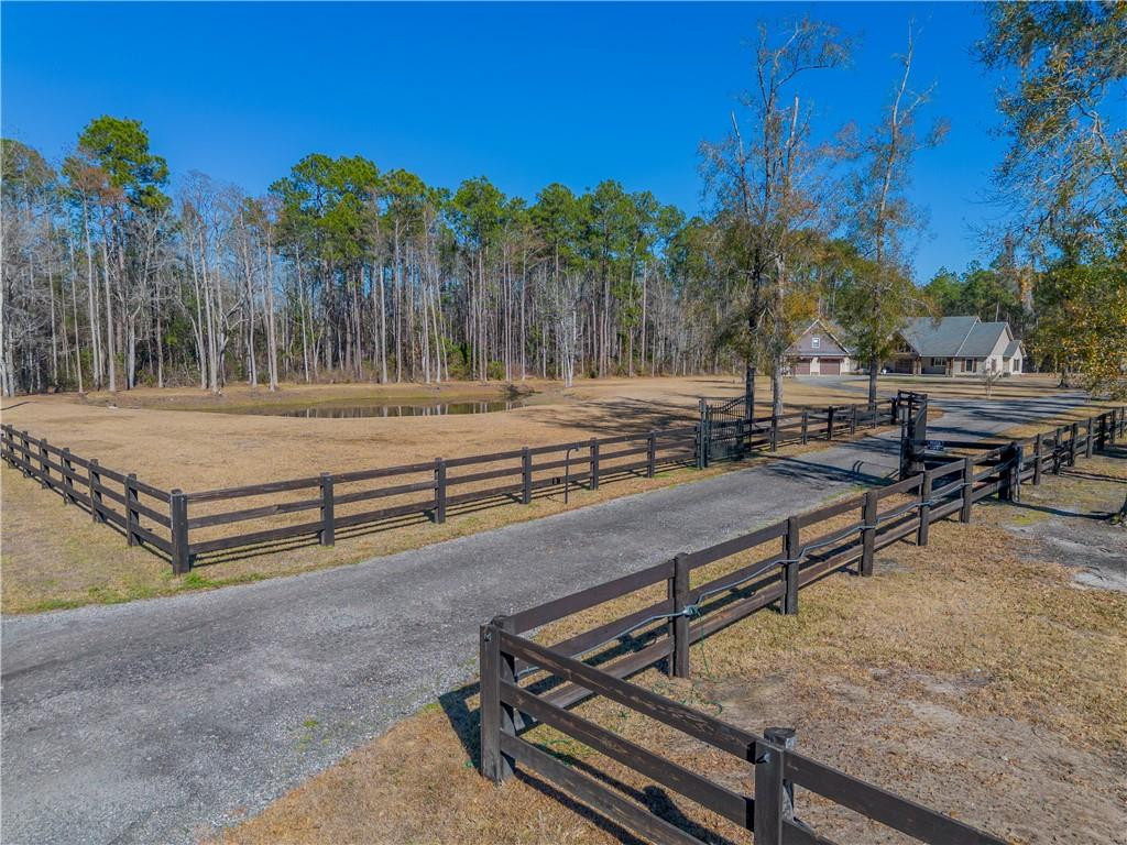 5608 Meadow Wood Road Blackshear, GA 31516 - Photo 4 of 45