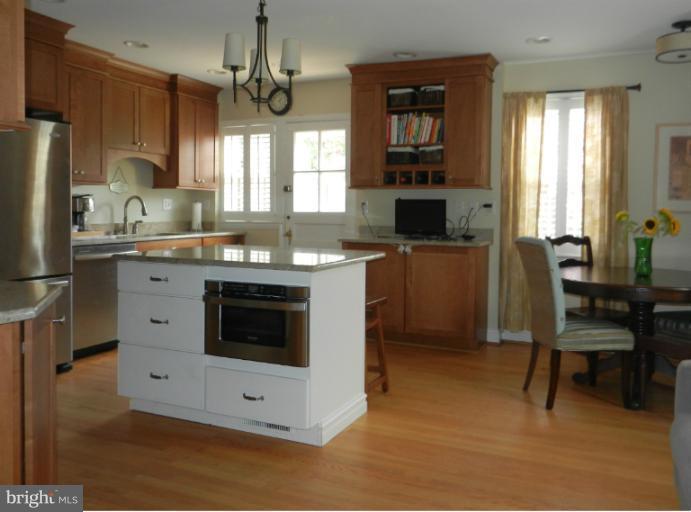 6820 Pinehurst Road Baltimore, MD 21212 - Photo 12 of 20 Kitchen