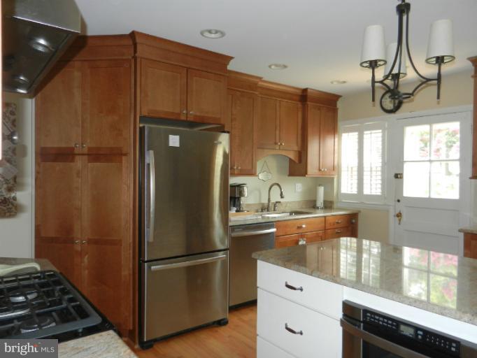 6820 Pinehurst Road Baltimore, MD 21212 - Photo 15 of 20 Kitchen