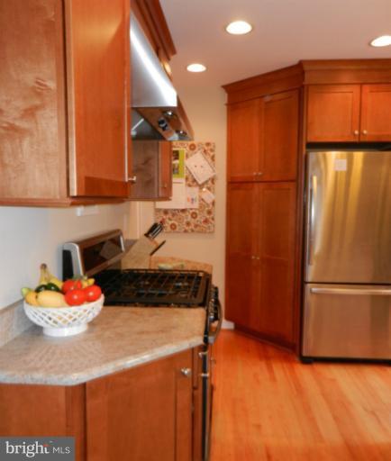 6820 Pinehurst Road Baltimore, MD 21212 - Photo 3 of 20 Kitchen
