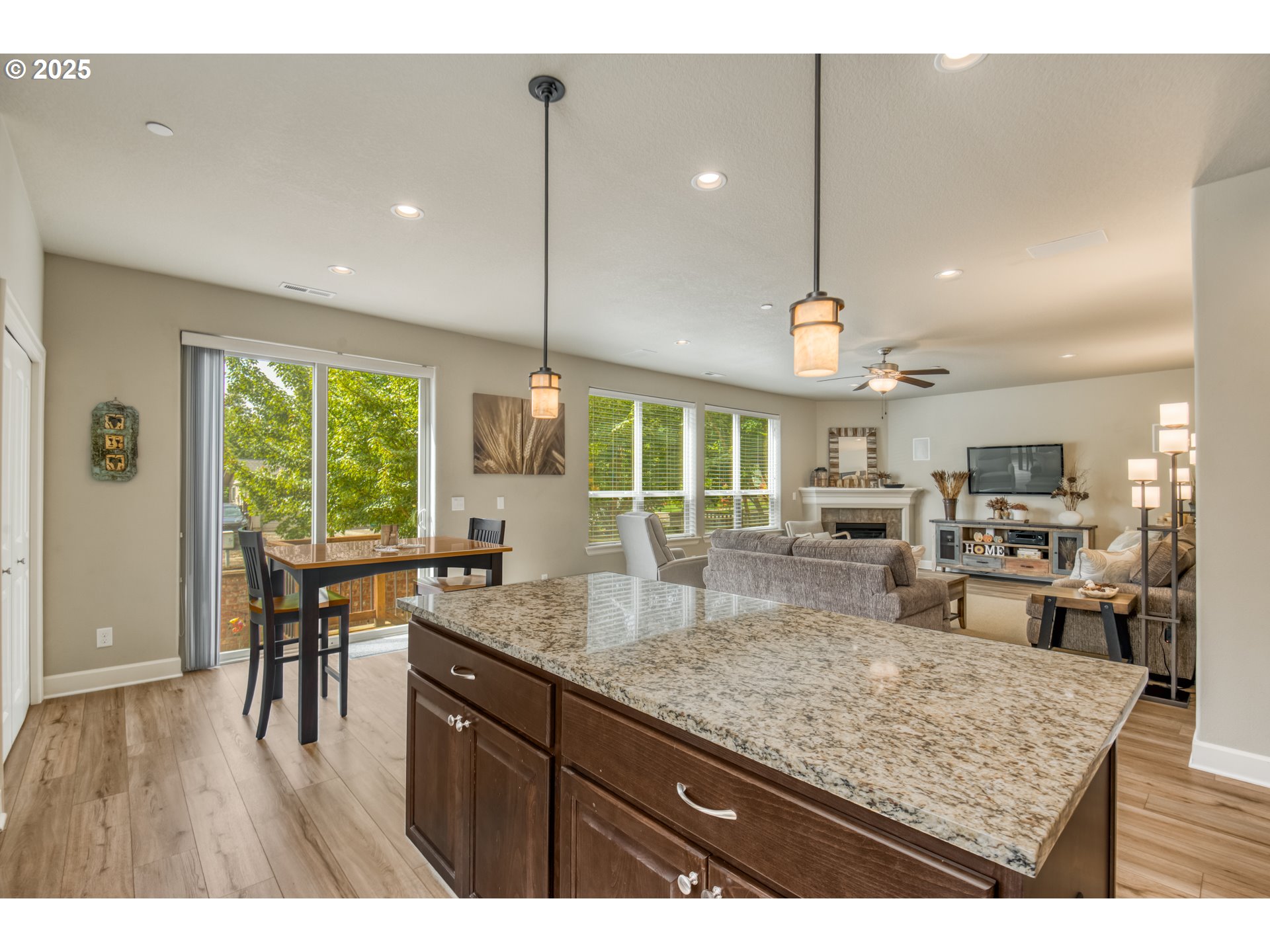 10380 Madrid Loop Wilsonville, OR 97070 - Photo 12 of 45 Kitchen/Living Room