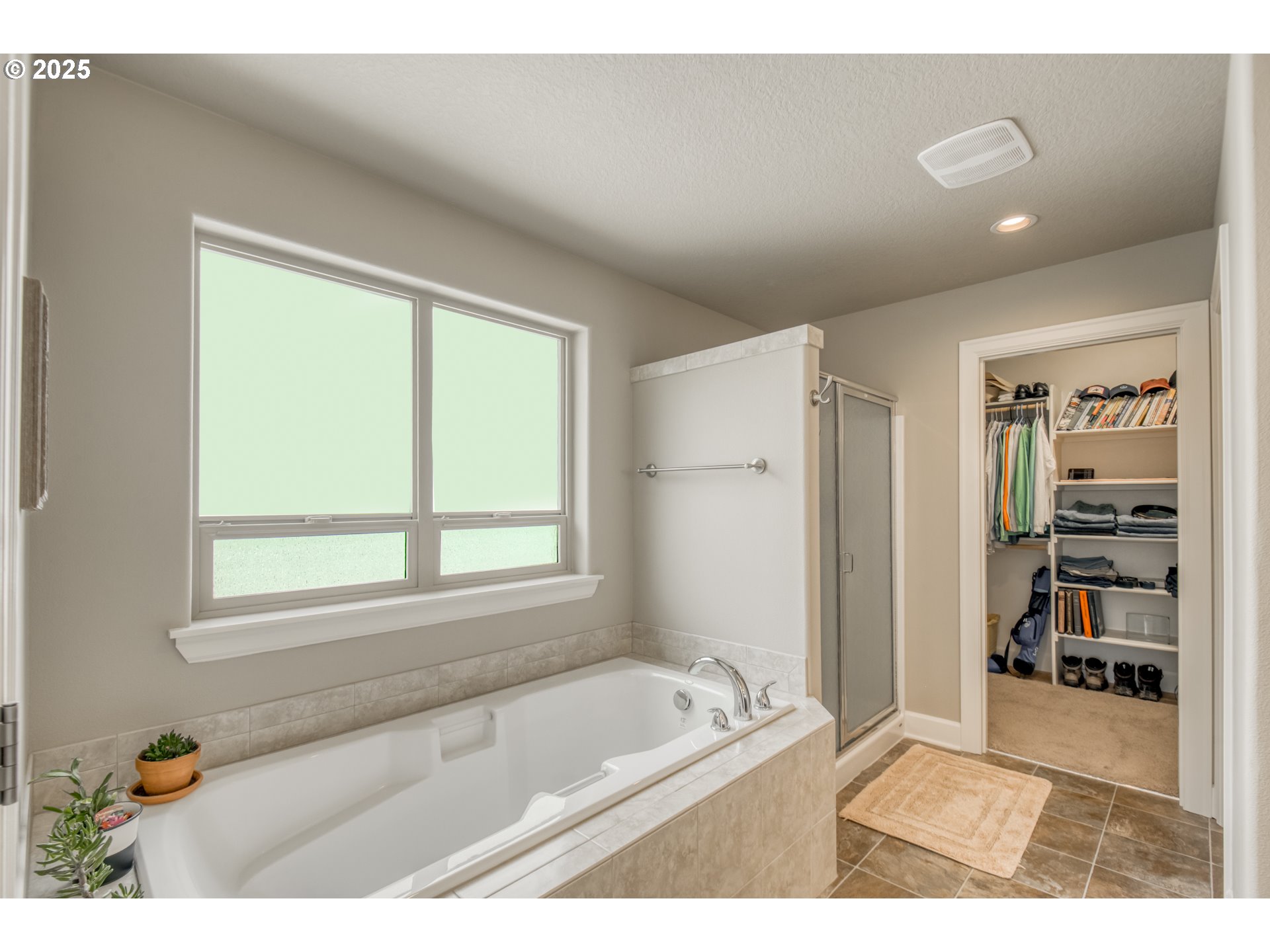 10380 Madrid Loop Wilsonville, OR 97070 - Photo 20 of 45 Primary Bedroom