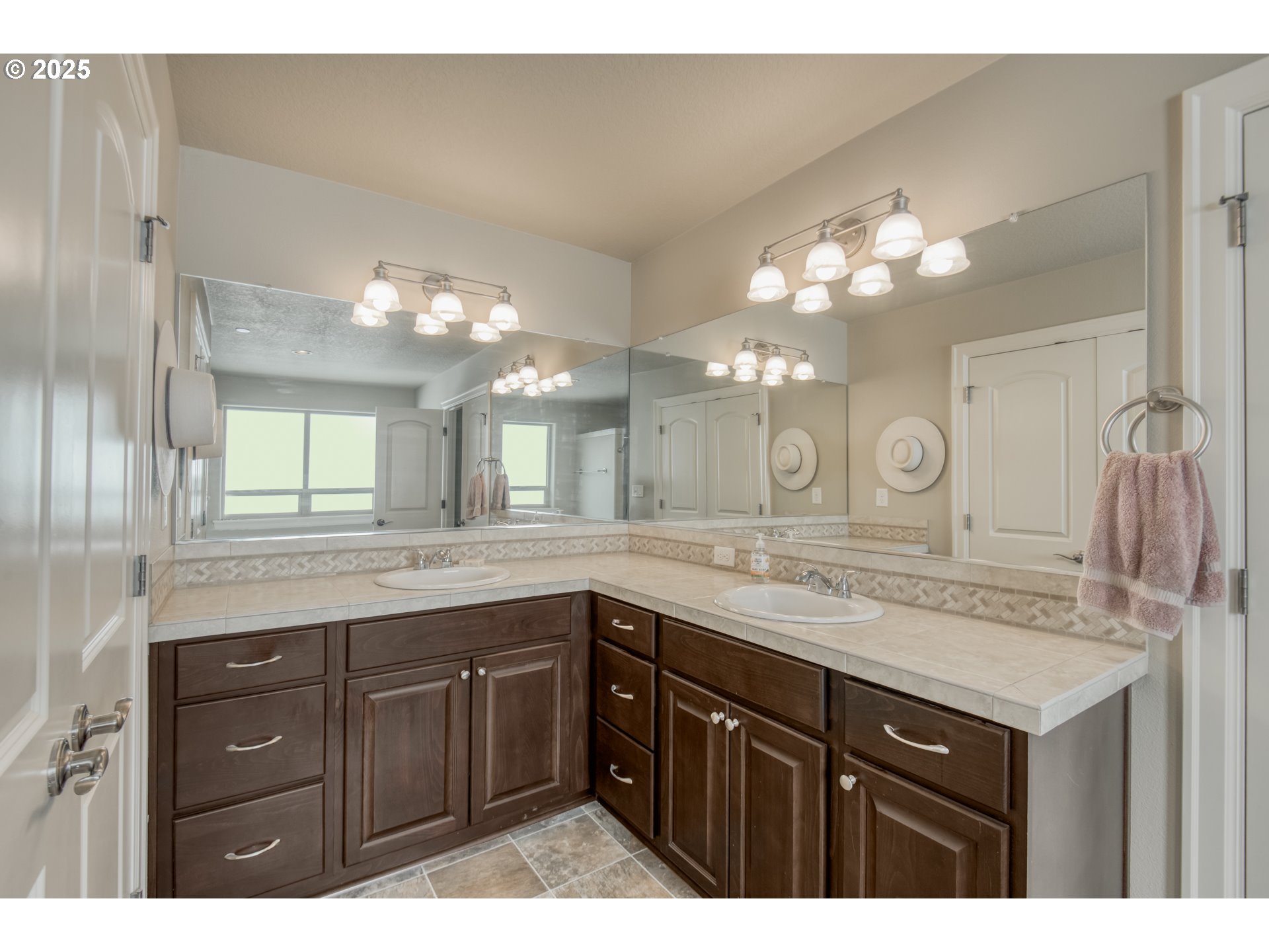 10380 Madrid Loop Wilsonville, OR 97070 - Photo 21 of 45 Primary Bedroom