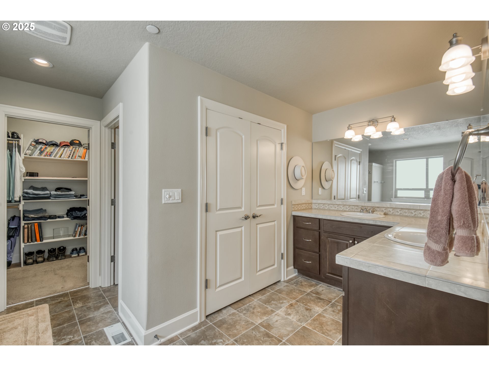10380 Madrid Loop Wilsonville, OR 97070 - Photo 22 of 45 Attached Bathroom #1