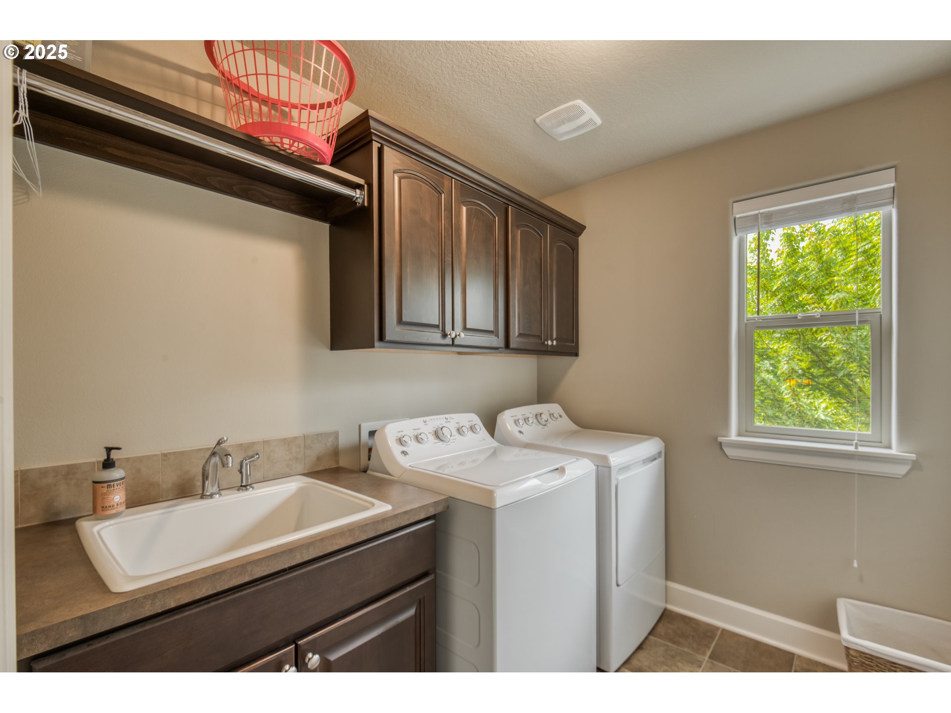 10380 Madrid Loop Wilsonville, OR 97070 - Photo 24 of 45 Attached Bathroom #1