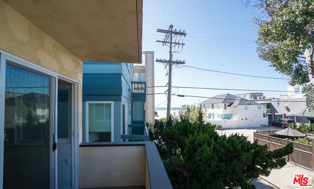 16 Reef Street Marina del Rey, CA 90292 - Photo 18 of 21 a view of a street with sitting area