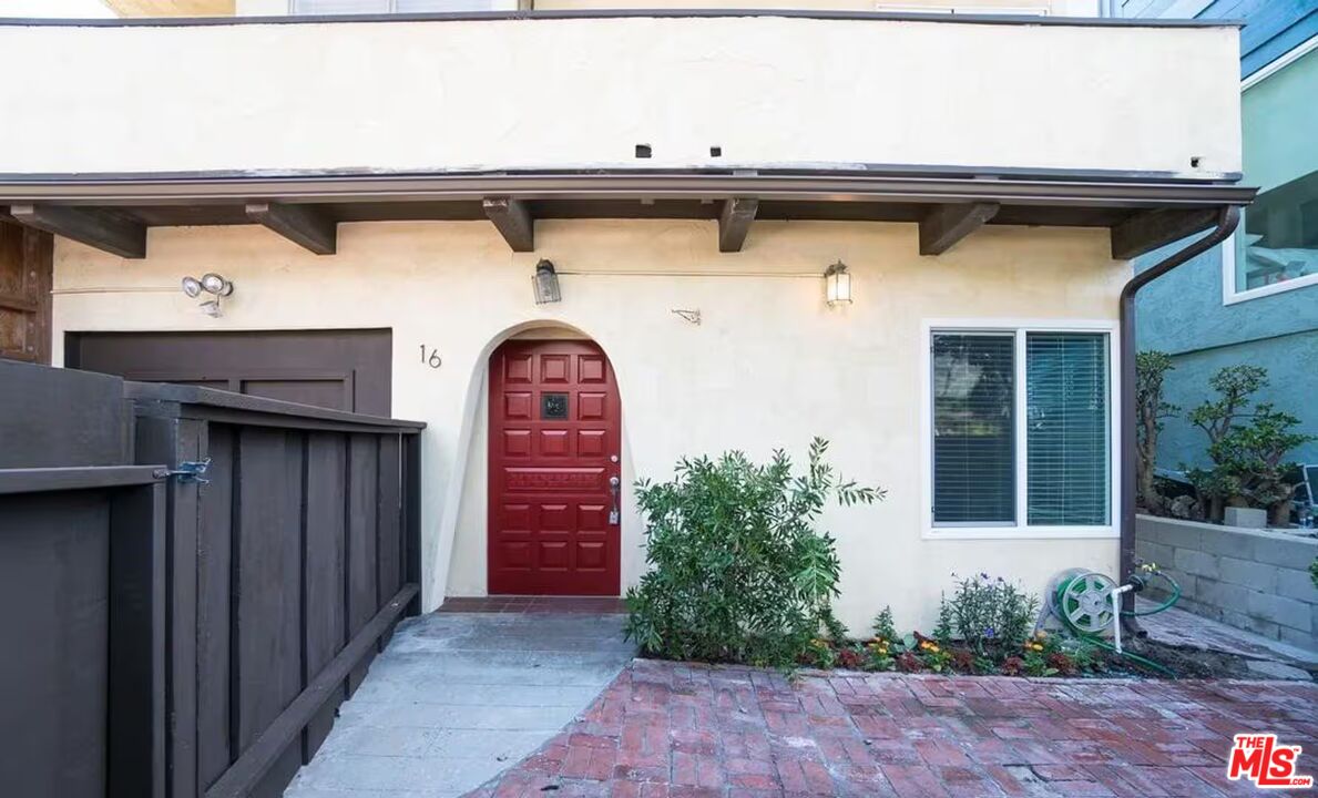 16 Reef Street Marina del Rey, CA 90292 - Photo 21 of 21 a front view of a house with garden