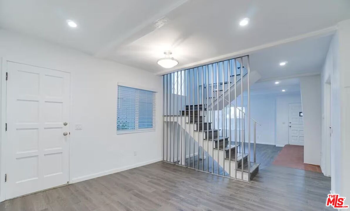 16 Reef Street Marina del Rey, CA 90292 - Photo 4 of 21