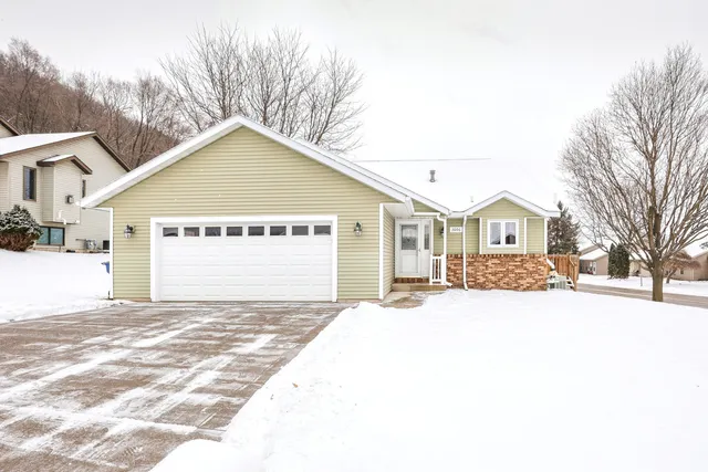 $324,900 | 3606 Deerfield Place, La Crosse, WI 54601