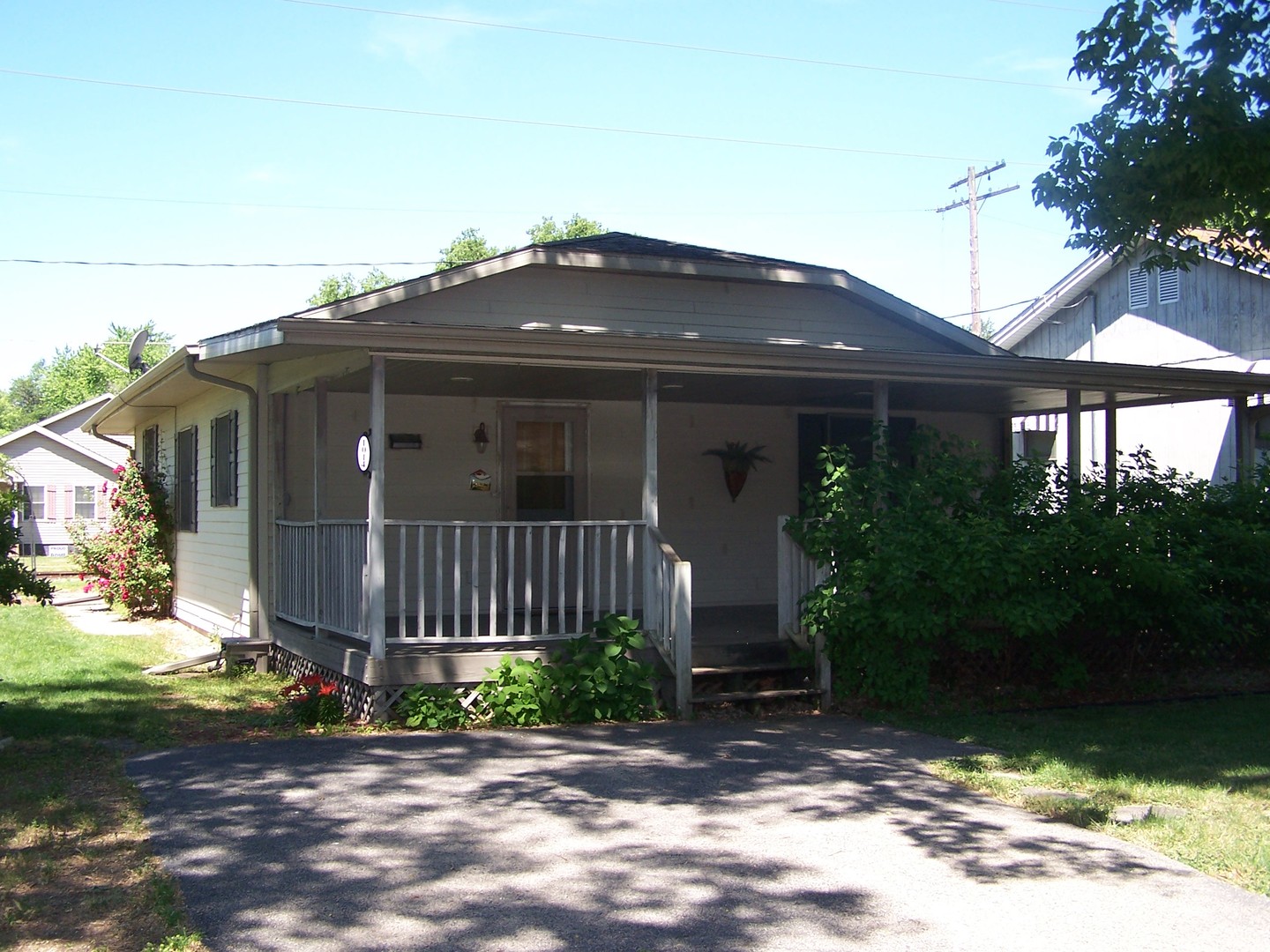 1014 Walnut Street Ottawa, IL 61350 - Photo 14 of 17 a view of a house with a yard