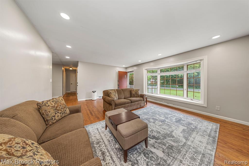 32560 Hearthstone Road Farmington, MI 48334 - Photo 4 of 31