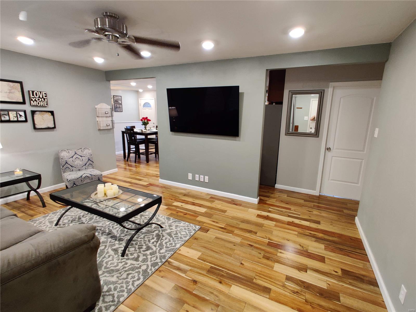 859 Reavis Barracks Road St. Louis, MO 63125 - Photo 3 of 21 Gallery Image 3