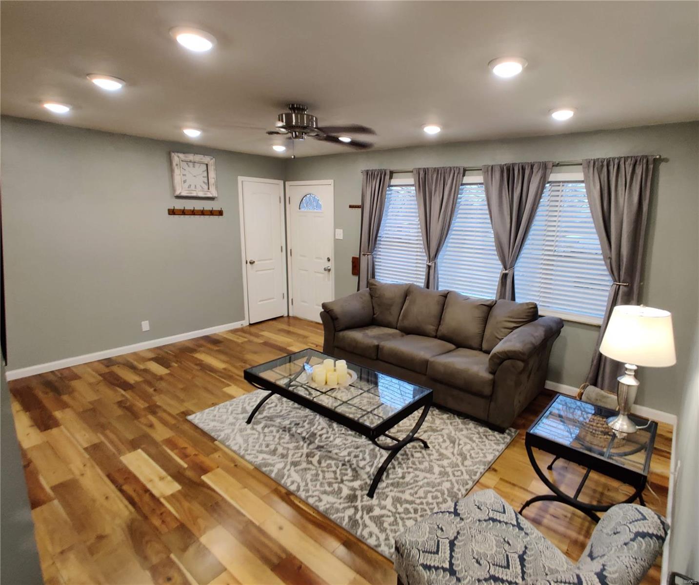 859 Reavis Barracks Road St. Louis, MO 63125 - Photo 4 of 21 Gallery Image 4