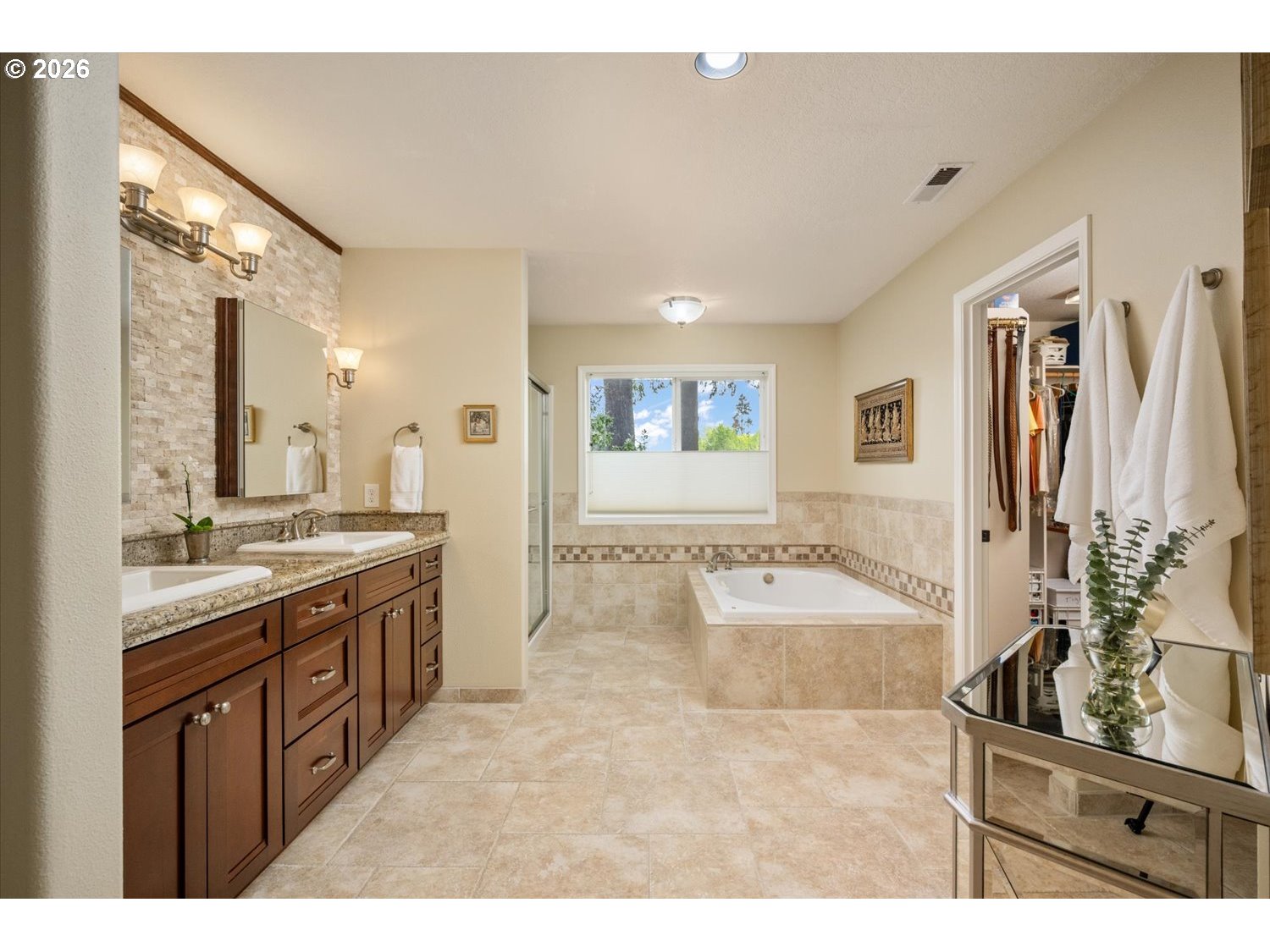 17460 Southwest 108th Place Tualatin, OR 97062 - Photo 33 of 48 Bathroom, Attached