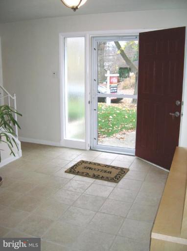 10705 Glenwild Road Silver Spring, MD 20901 - Photo 4 of 14 Entrance / Foyer