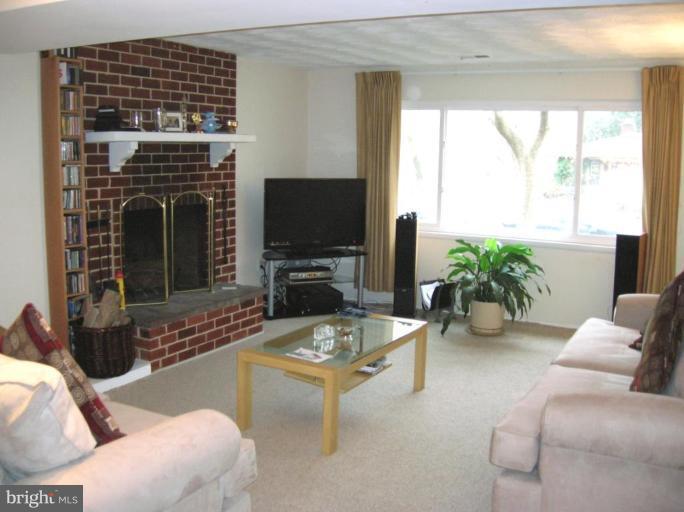 10705 Glenwild Road Silver Spring, MD 20901 - Photo 10 of 14 Family Room