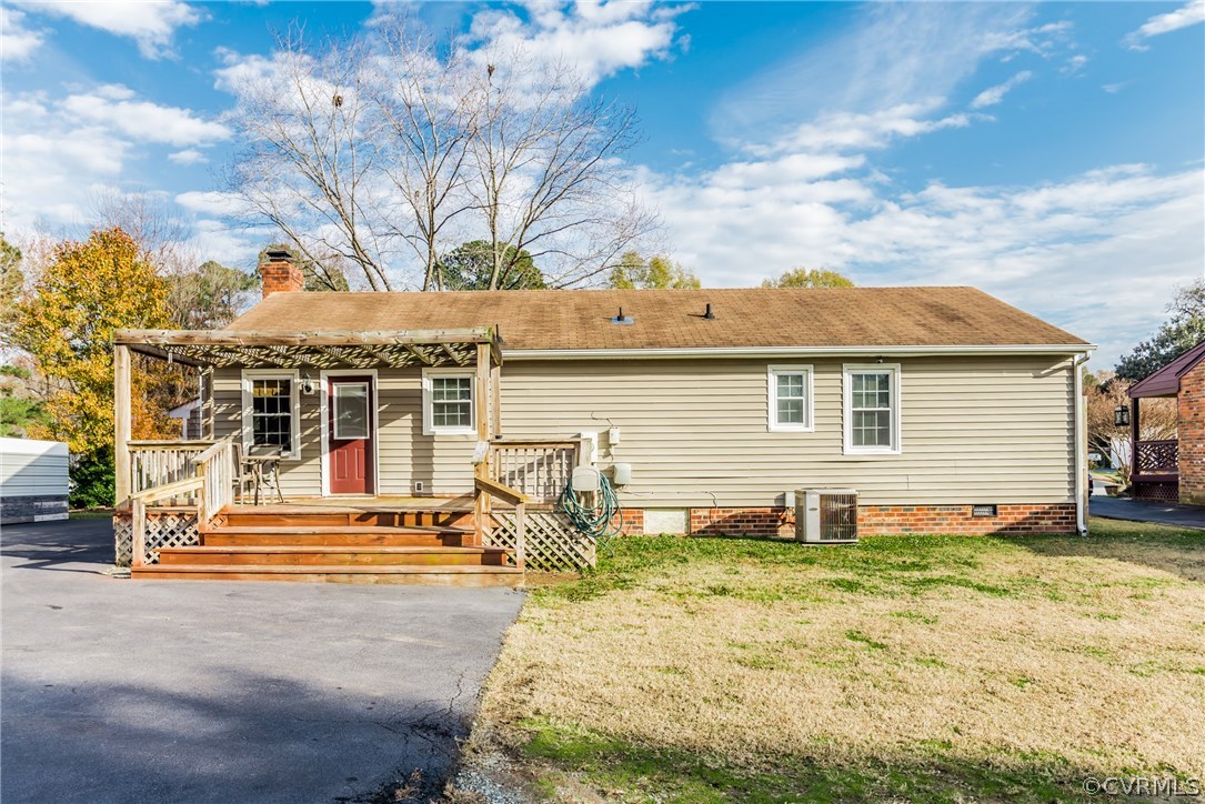 11912 Gardengate Road Midlothian, VA 23112 - Photo 49 of 50 front view of a house with a patio