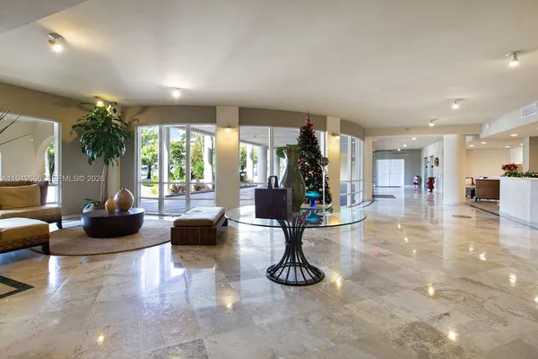 $2,950 | 2351 Douglas Road, Unit 701, Miami, FL 33145
