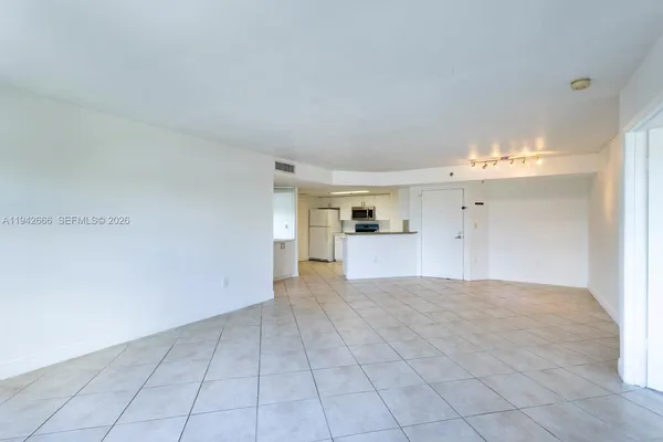 $2,950 | 2351 Douglas Road, Unit 701, Miami, FL 33145