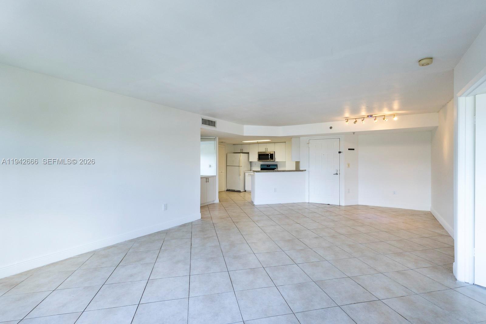 2351 Douglas Road, Unit 701 Miami, FL 33145 - Photo 8 of 21