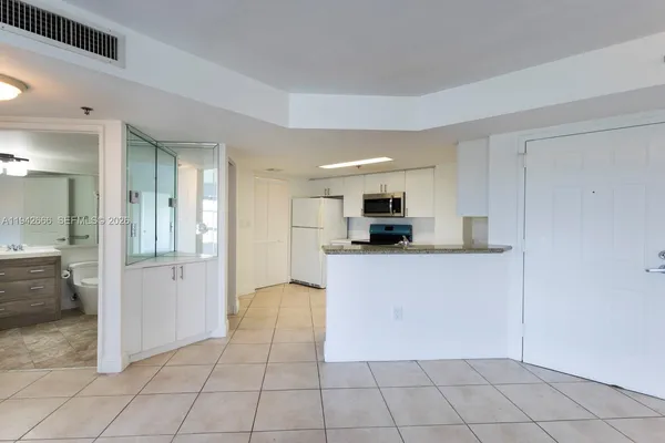 $2,950 | 2351 Douglas Road, Unit 701, Miami, FL 33145