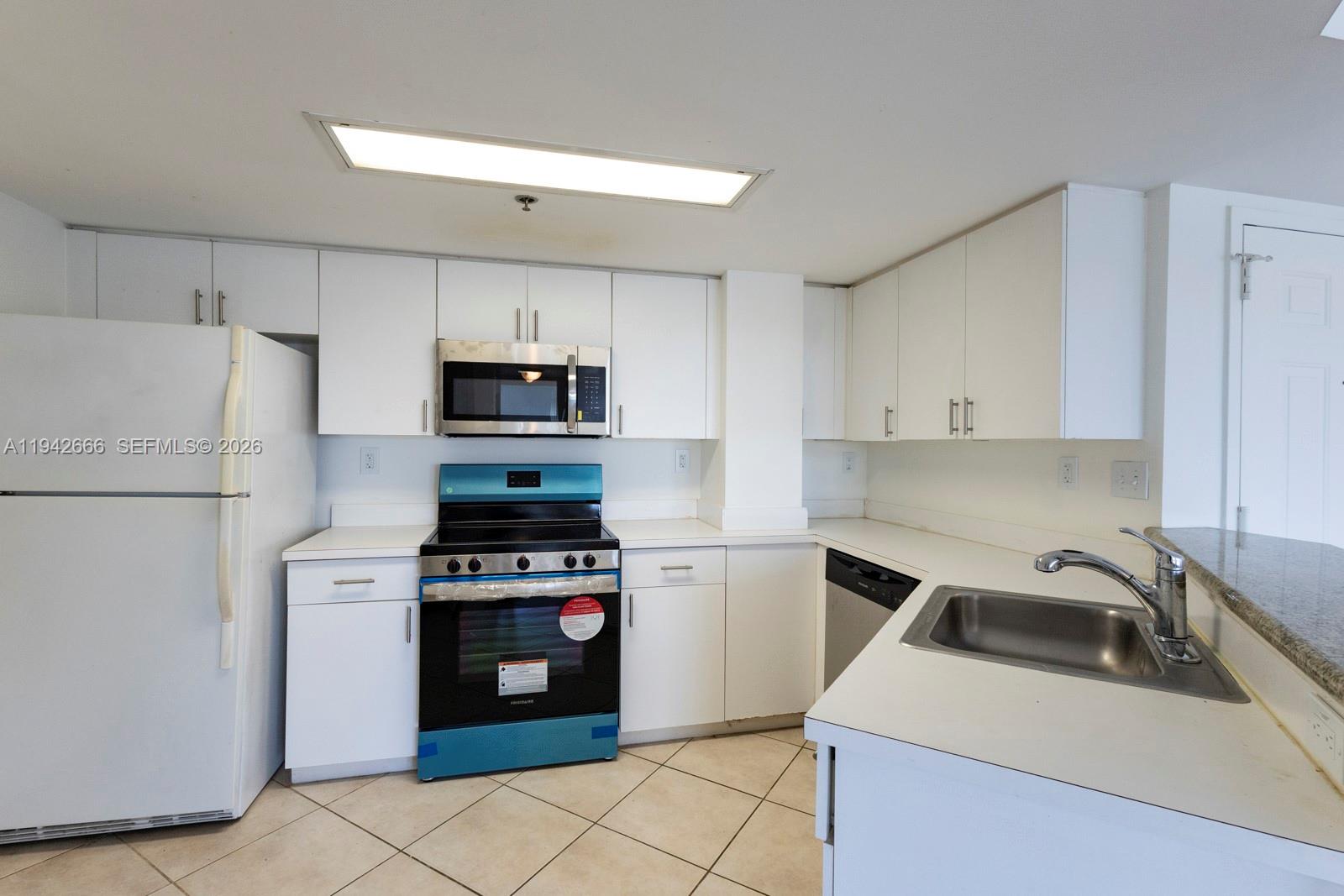 2351 Douglas Road, Unit 701 Miami, FL 33145 - Photo 10 of 21