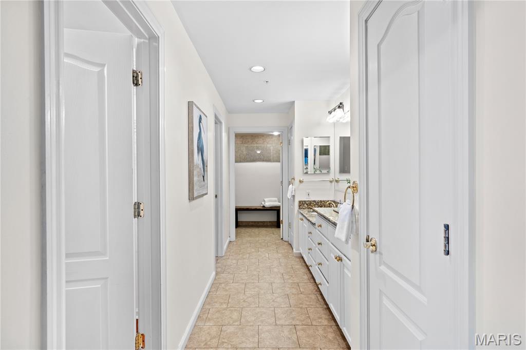 750 South Hanley Road, Unit 56 St. Louis, MO 63105 - Photo 38 of 52