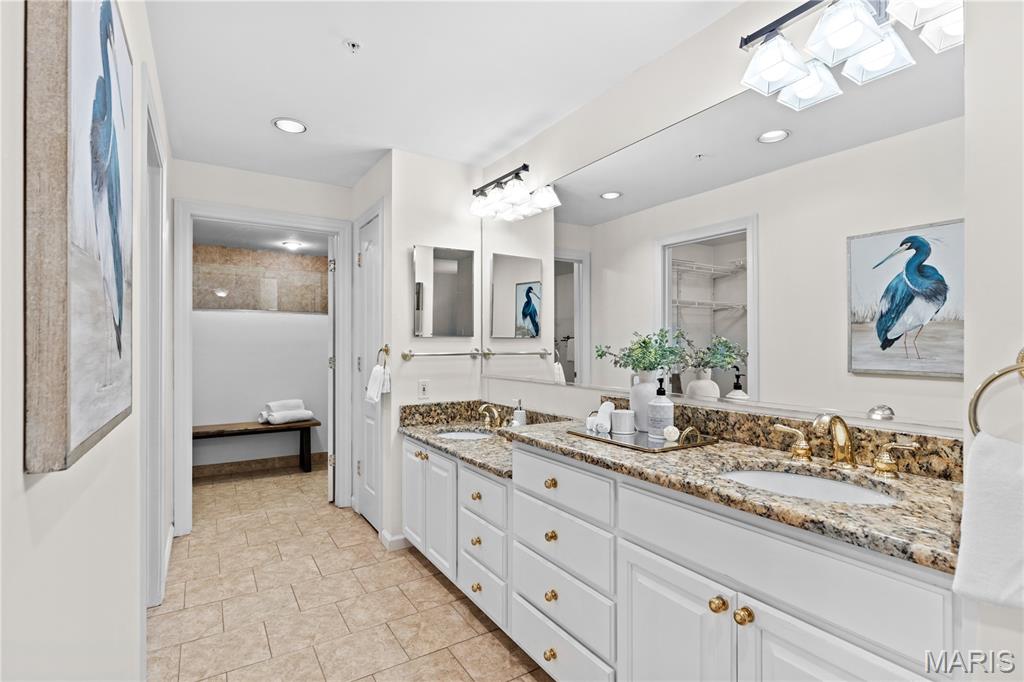 750 South Hanley Road, Unit 56 St. Louis, MO 63105 - Photo 39 of 52
