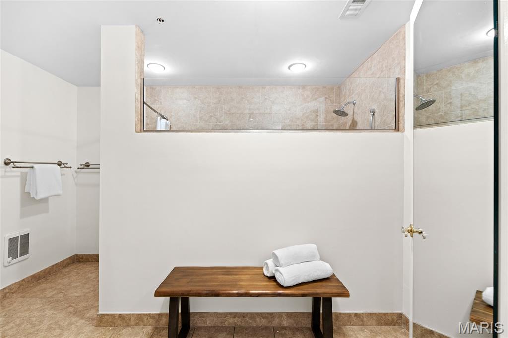 750 South Hanley Road, Unit 56 St. Louis, MO 63105 - Photo 40 of 52